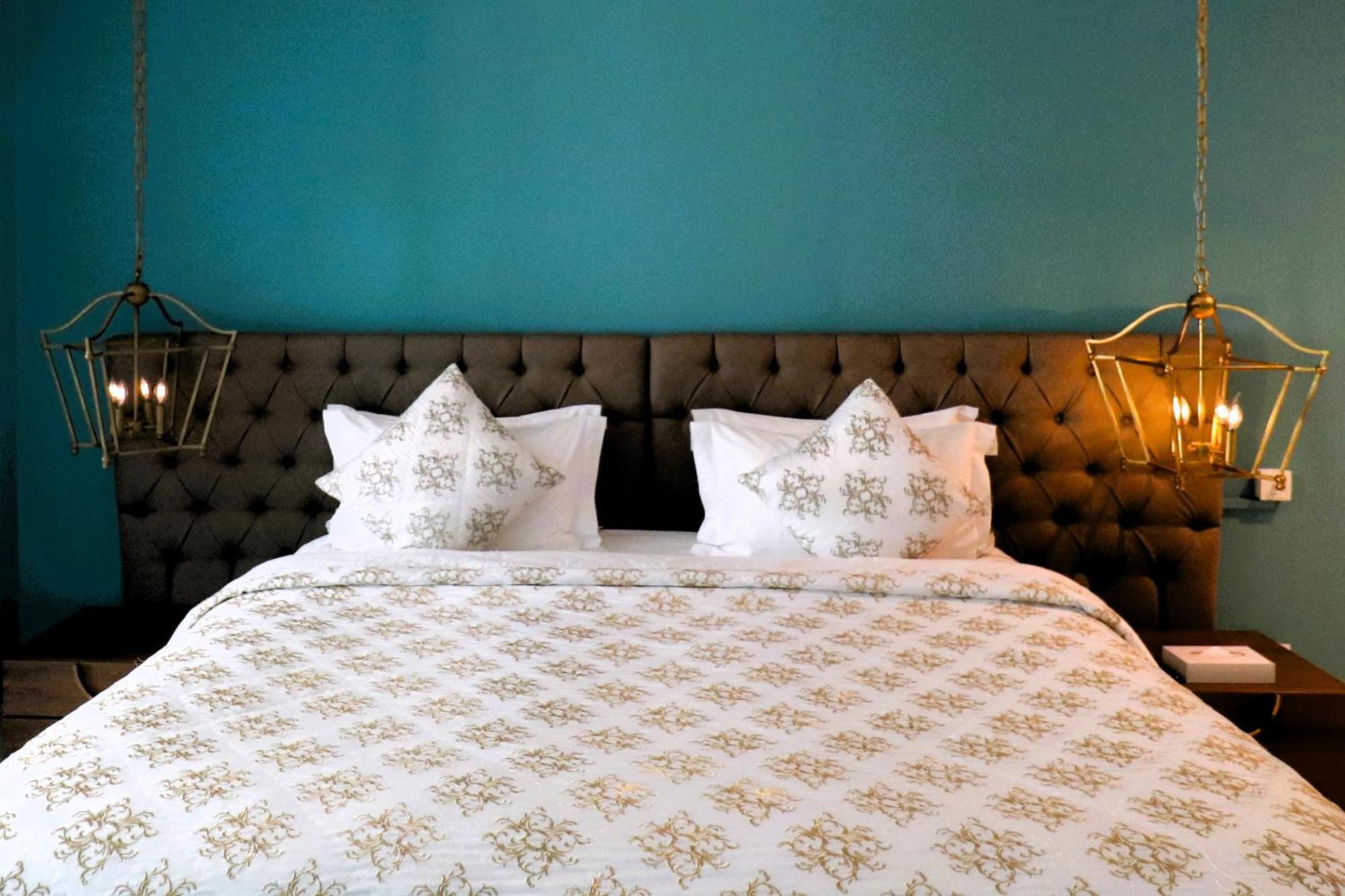 Lagoona Beach Luxury Resort And Spa Manama Exterior photo A bed with a duvet