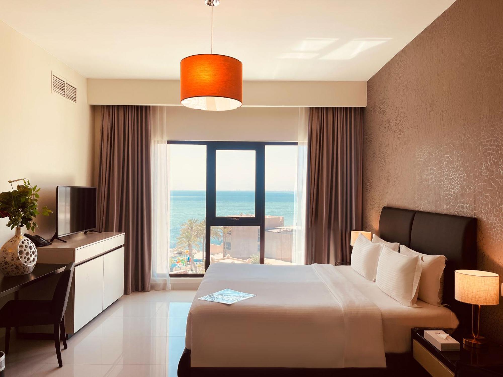 Lagoona Beach Luxury Resort And Spa Manama Exterior photo A bedroom at the hotel